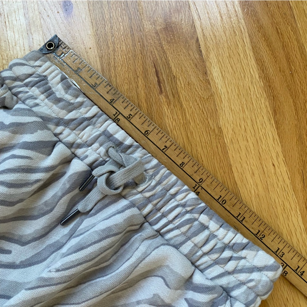 Sweaty Betty Grey Zebra Organic Cotton French Terry Shorts - Picture 8 of 11